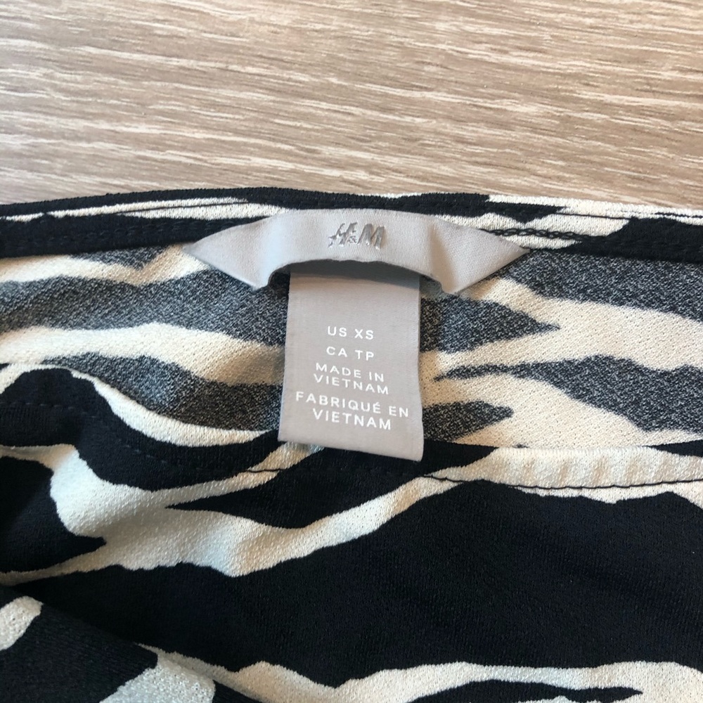 H&M Abstract Work Blouse - Picture 4 of 4